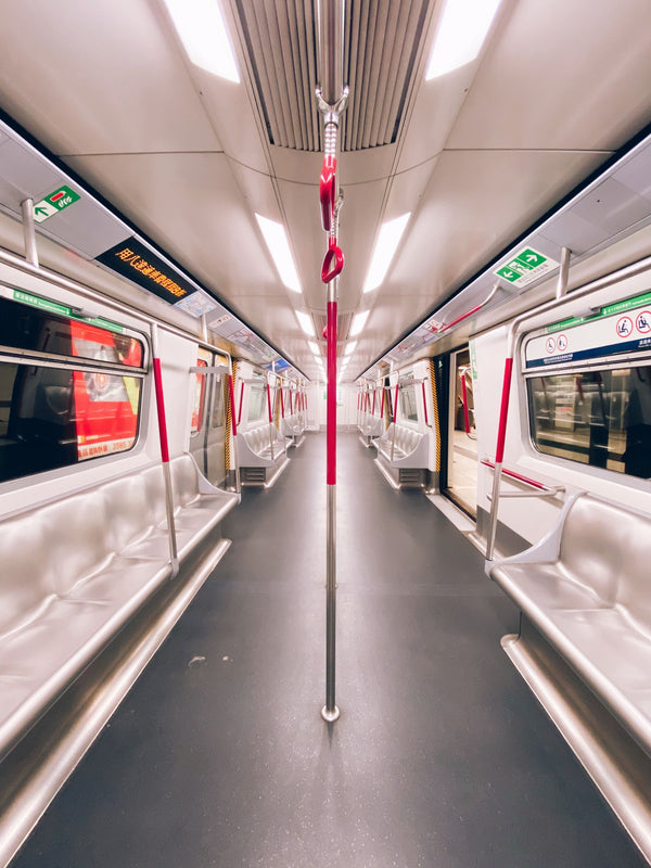 Interieur de train aux sieges vides